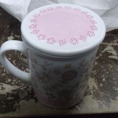 アフタヌーンティー　フラワー柄　　マグカップ　蓋　茶こし？付　陶器です