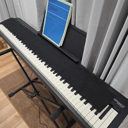 鍵盤楽器、ピアノ Roland FP-30x