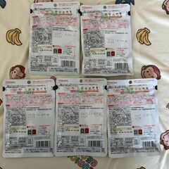 和光堂 グーグーキッチン 具たっぷり 鮭とわかめの五目ごはん、鶏ごぼうの炊き込みごはん セット品 定価1,270円の画像