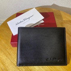 新品未使用✨フェラガモ　２つ折り財布　メンズ　黒