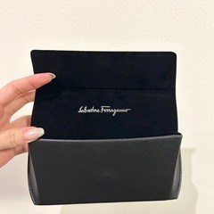 フェラガモ　サングラスケースの画像
