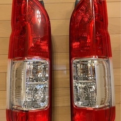 ⭐︎新車外し⭐︎ ハイエース200系4型純正テールランプ左右セット