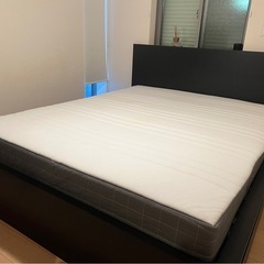 IKEA クイーンベッド フレーム&マットレスの画像