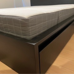 IKEA クイーンベッド フレーム&マットレスの画像