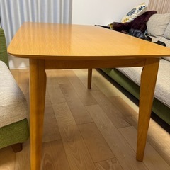 ダイニングテーブルの画像