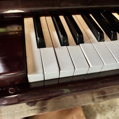 WEINBURGワインバーグ アップライトピアノ ボルドーの画像