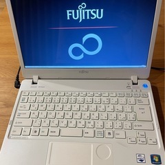 Fujitsu ノートパソコン　白　ジャンク　初期化未実施の画像