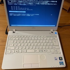 Fujitsu ノートパソコン　白　ジャンク　初期化未実施の画像