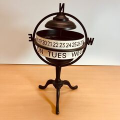 グローブカレンダー（ブラック/ホワイト）H34cmの画像