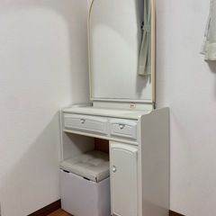 ドレッサー　白