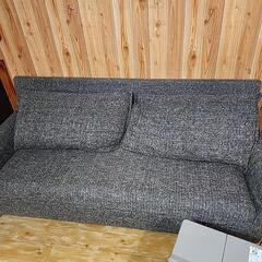 三人がけのソファー