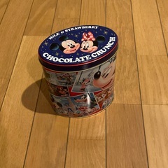 使い捨てライター+ディズニー缶ケースの画像
