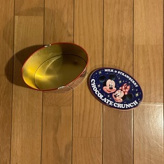 使い捨てライター+ディズニー缶ケースの画像