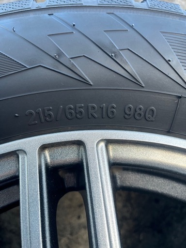 30系アルファード 】215/65R16 スタッドレスタイヤホイール4本セットの 