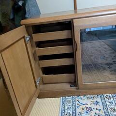 ウイスキー入れ　棚の画像
