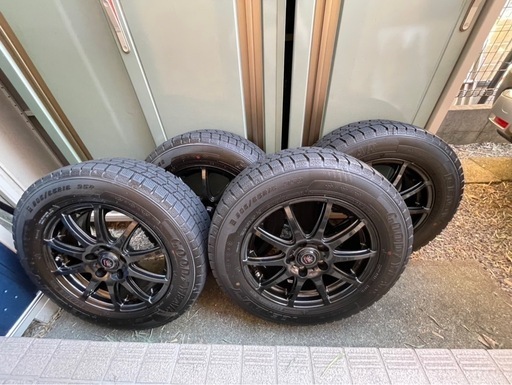 ☆お取引中☆スタッドレスタイヤ【205/65 R16 】