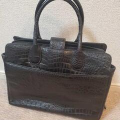新品　牛革　本革　ハンドバッグ　黒　型押し　クロコダイル柄の画像