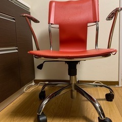 幸せ呼ぶ真っ赤椅子〜