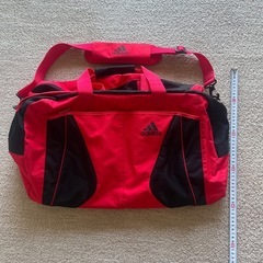 adidas 旅行カバンの画像