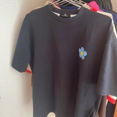 黒シャツの画像