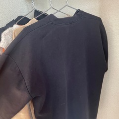 黒シャツ