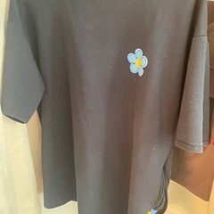 黒シャツの画像