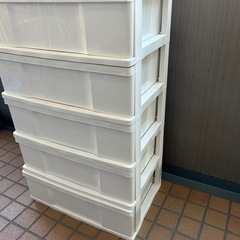 美品！ 軽くて便利５段引き出し！
の画像
