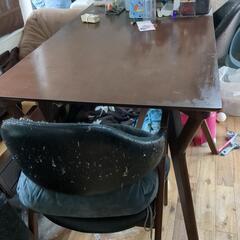 ダイニングテーブルの画像