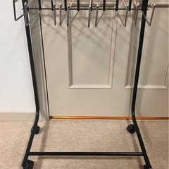 スラックスハンガー