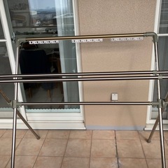 布団干し、物干しの画像