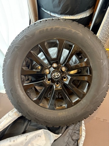 スタッドレス　ブラックエディション　ランドクルプラド150