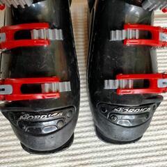 Nordica 子ども用スキーブーツ 黒と赤 23.0〜23.5の画像