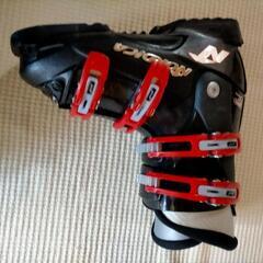 Nordica 子ども用スキーブーツ 黒と赤 23.0〜23.5の画像
