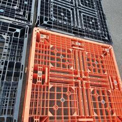 プラスチックパレット　110×110×15センチダメージほぼなしの画像
