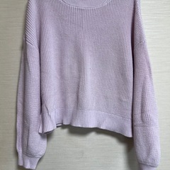 薄手ニットトップス