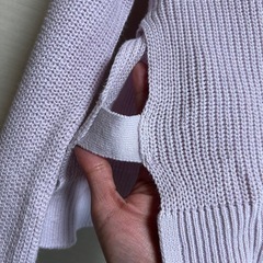 薄手ニットトップスの画像