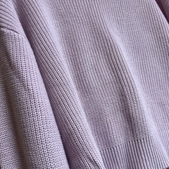 薄手ニットトップスの画像