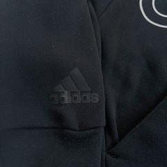 adidas裏起毛パーカー　フード付きパーカーの画像