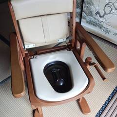 家具調ポータブルトイレ　セレクトR　はねあげ肘掛け　『安寿』アロ...