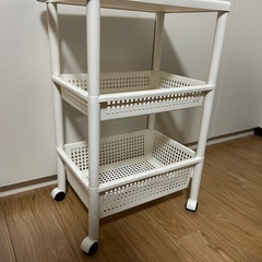 取引中　収納ラック、枕の画像