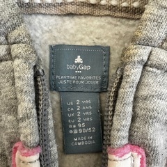 【baby GAP】女の子用 GAPロゴパーカーの画像