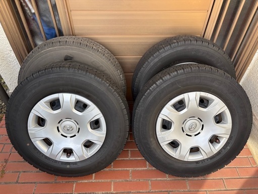 ハイエース　タイヤ付き純正ホイール4本+新車外しタイヤ4本