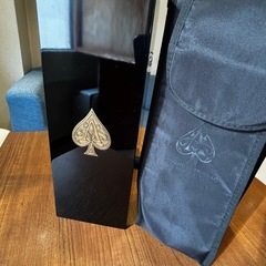 アルマンドゴールドの箱と箱を守るカバー