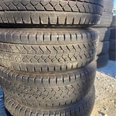 キャラバン　スタッドレス　195/80r15 4本の画像