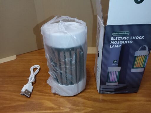 USB給電式の室内蚊取り器　電撃殺虫器 殺虫ライト LED電球　蚊取り　虫退治　虫除け　ハエ退治　害虫退治　虫取り器
