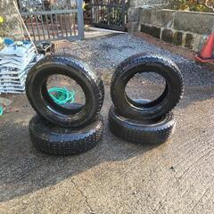 ブリジストン  2トン車タイヤ4本の画像