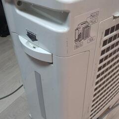 SHARP 加湿空気清浄機　KC-A50-W 2012年製の画像