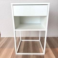 イケア　VIKHAMMER ヴィークハムメル サイドテーブル ホワイト 40x39cm の画像
