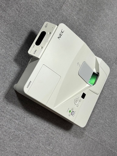 超短焦点プロジェクターNEC UM330W
