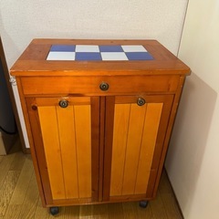 ゴミ箱兼作業台